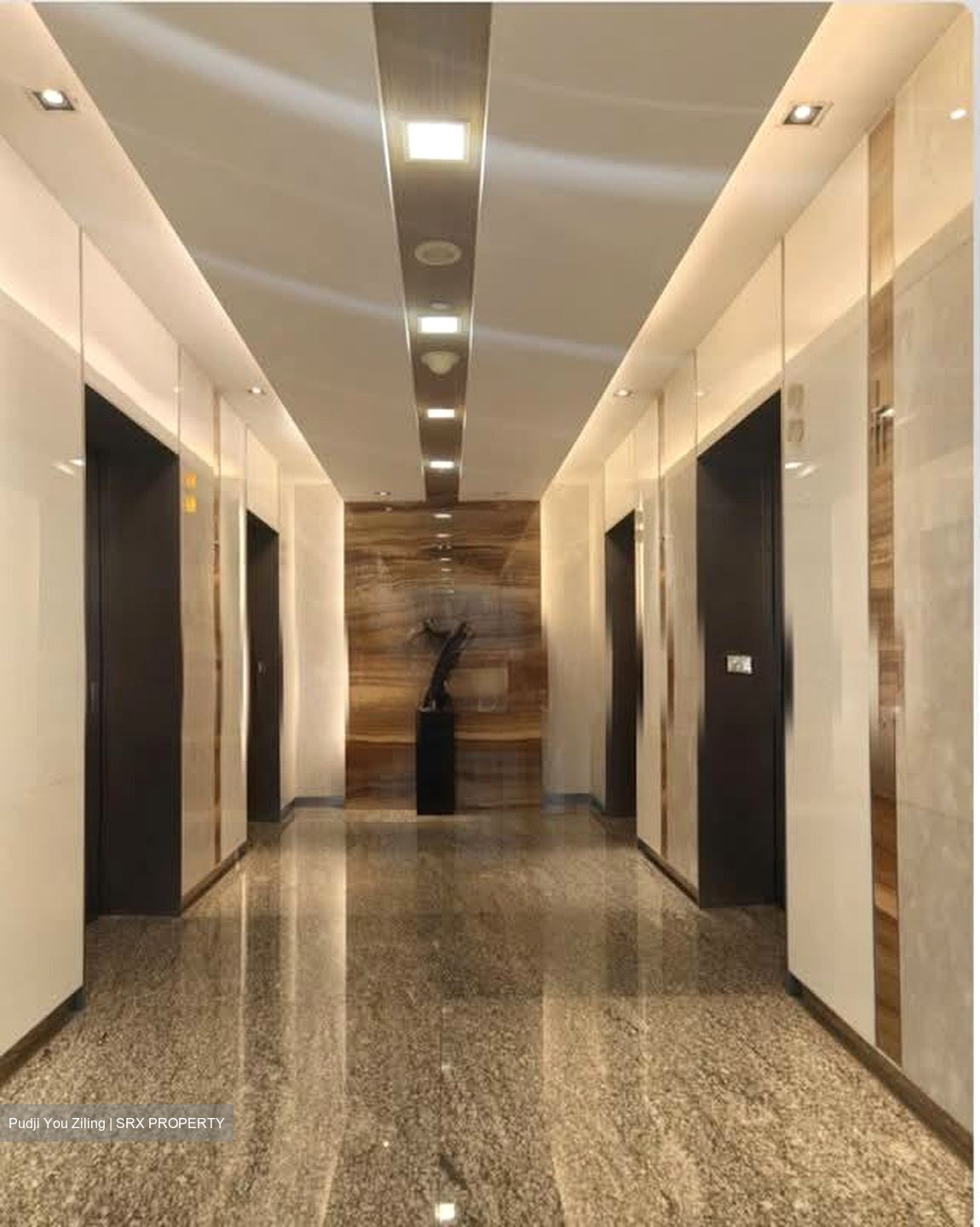 SQUARE 2 (D11), Retail #532392101